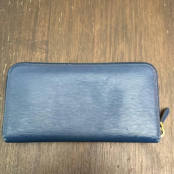 Authentic large Prada Vitello Move full zipper navy leather wallet - Picture 8 of 13